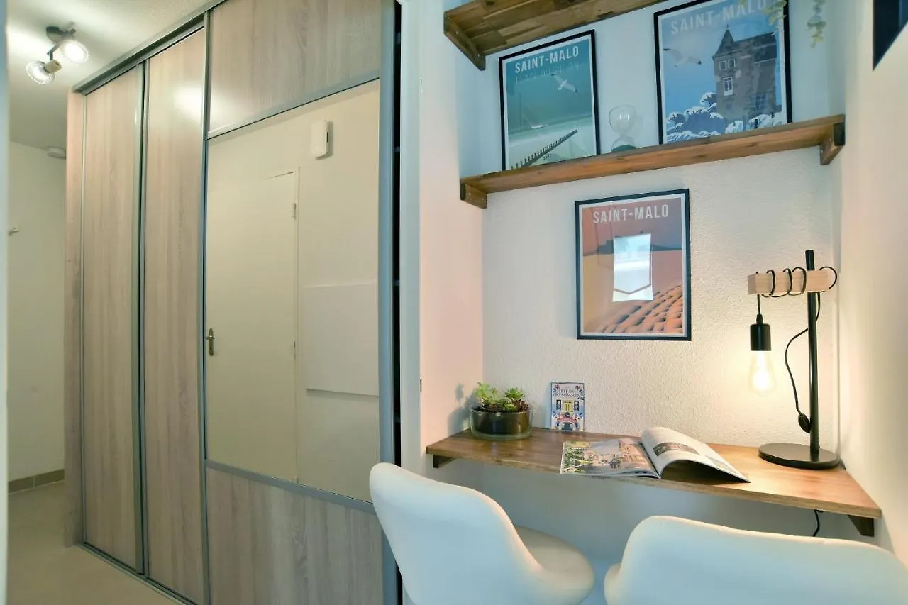 Escapade A Dinan - Appartement Avec Jardin Et Parking Prive 0*,