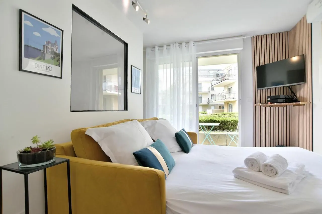Escapade A Dinan - Appartement Avec Jardin Et Parking Prive
